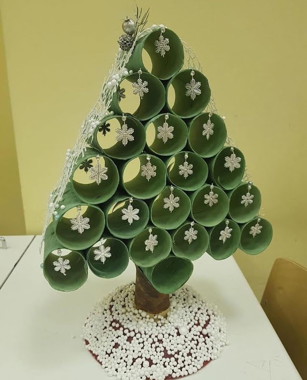 How to make a Diy Christmas ornament tree